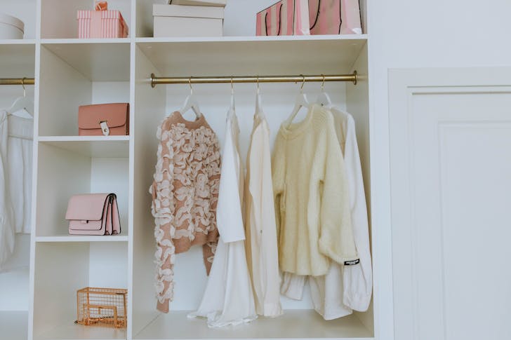 How to build closet shelves