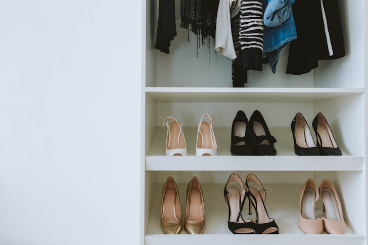 How to build closet shelves