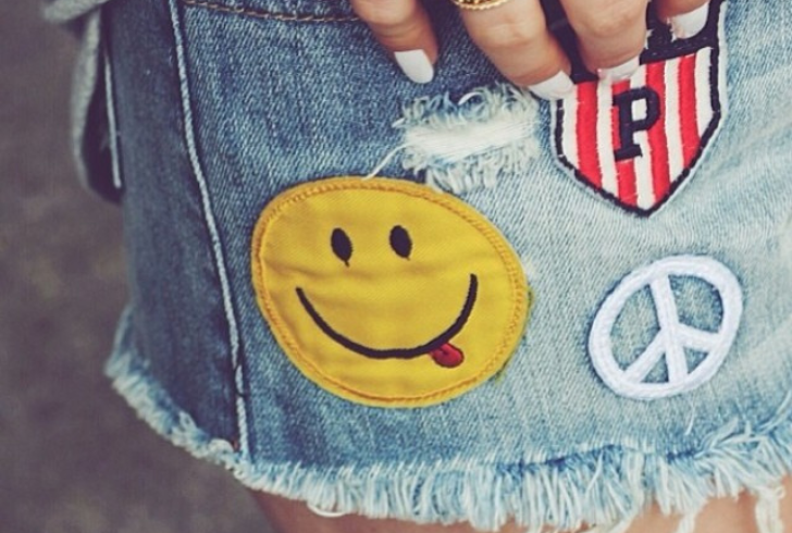 Jeans with stylish fabric patches.