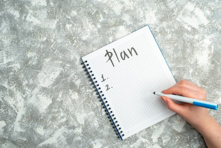 Woman schedule a plan on notepad
